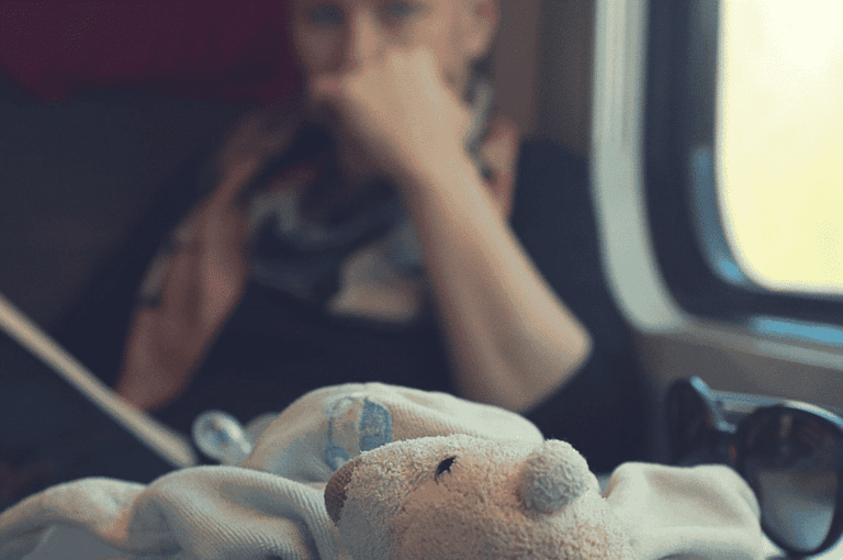 Was tun, wenn das Kind im Zug mitten im Pendlerverkehr einen Trotzanfall kriegt? Ein Erfahrungsbericht von mal ehrlich
