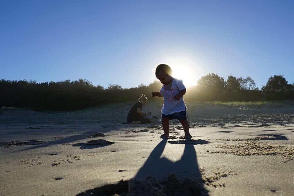 Strandhacks gibt's - Achtung, Wortspiel - wie Sand am Meer. Hier kommen die besten. Alles was man am Strand mit Baby und Kind braucht.