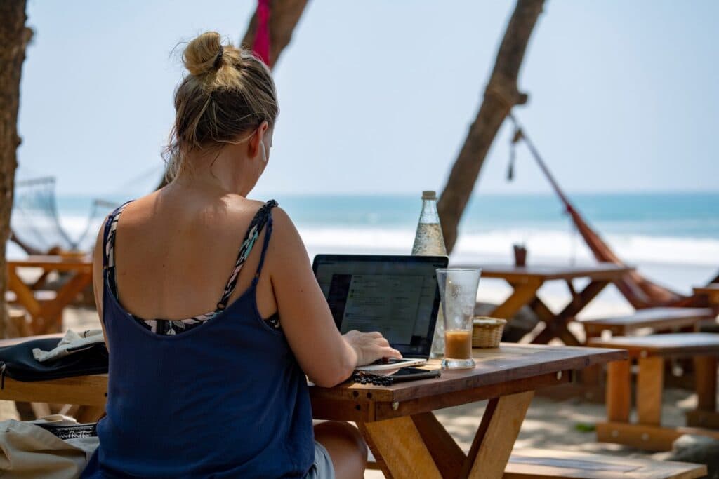 Arbeiten am Strand ein Jahr Expat sein