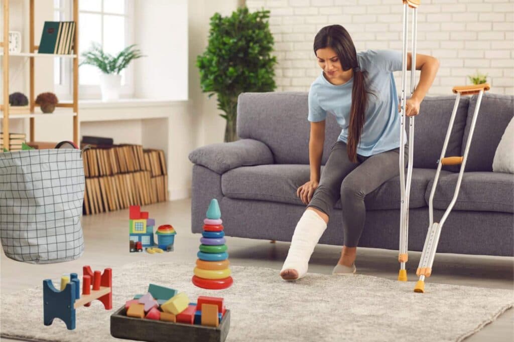 An Krücken zu laufen, ist mühsam. An Krücken laufen und gleichzeitig ein Kleinkind betreuen? Ein Erfahrungsbericht. - anyworkingmom.com