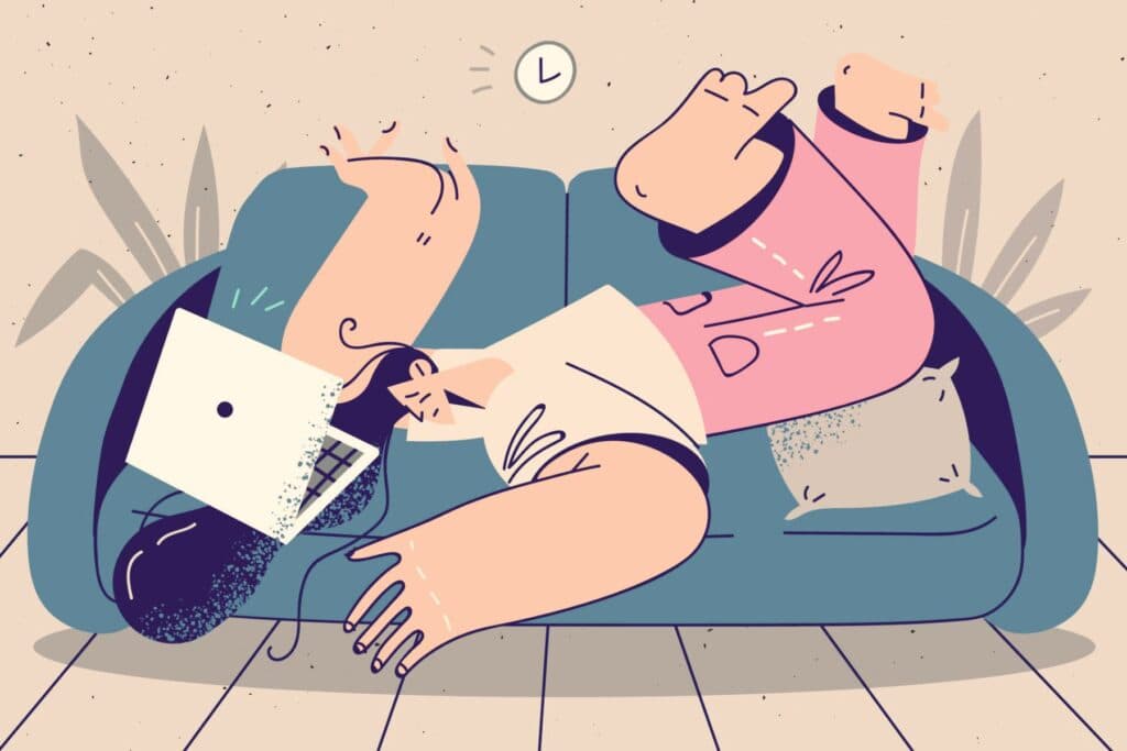 Illustration einer Frau, die auf dem Sofa liegt und sehr erschöpft ist. Vor ihr ein Laptop. Eltern sind vor den Sommerferien total im Stress.