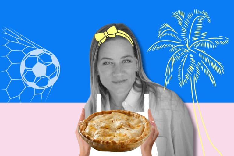 Andrea Jansen mit Schürze und Kuchen als Stay at Home Mom - mal ehrlich