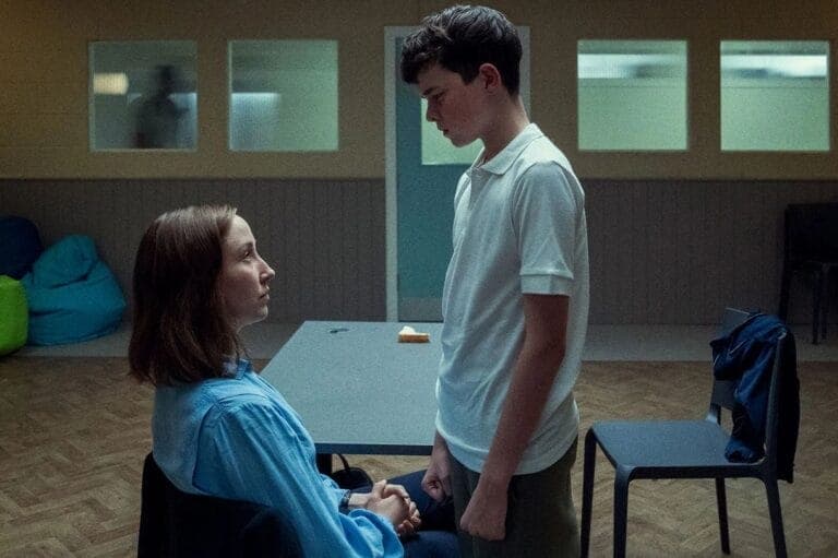 Psychologin Briony und der angeklagte 13-jährige Jamie aus der Serie «Adolescence». Viele Eltern fragen sich: Könnte das uns auch passieren?