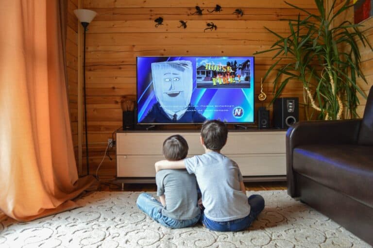Kinder lieben es, fernzusehen. Und das ist gar nicht so schlimm.