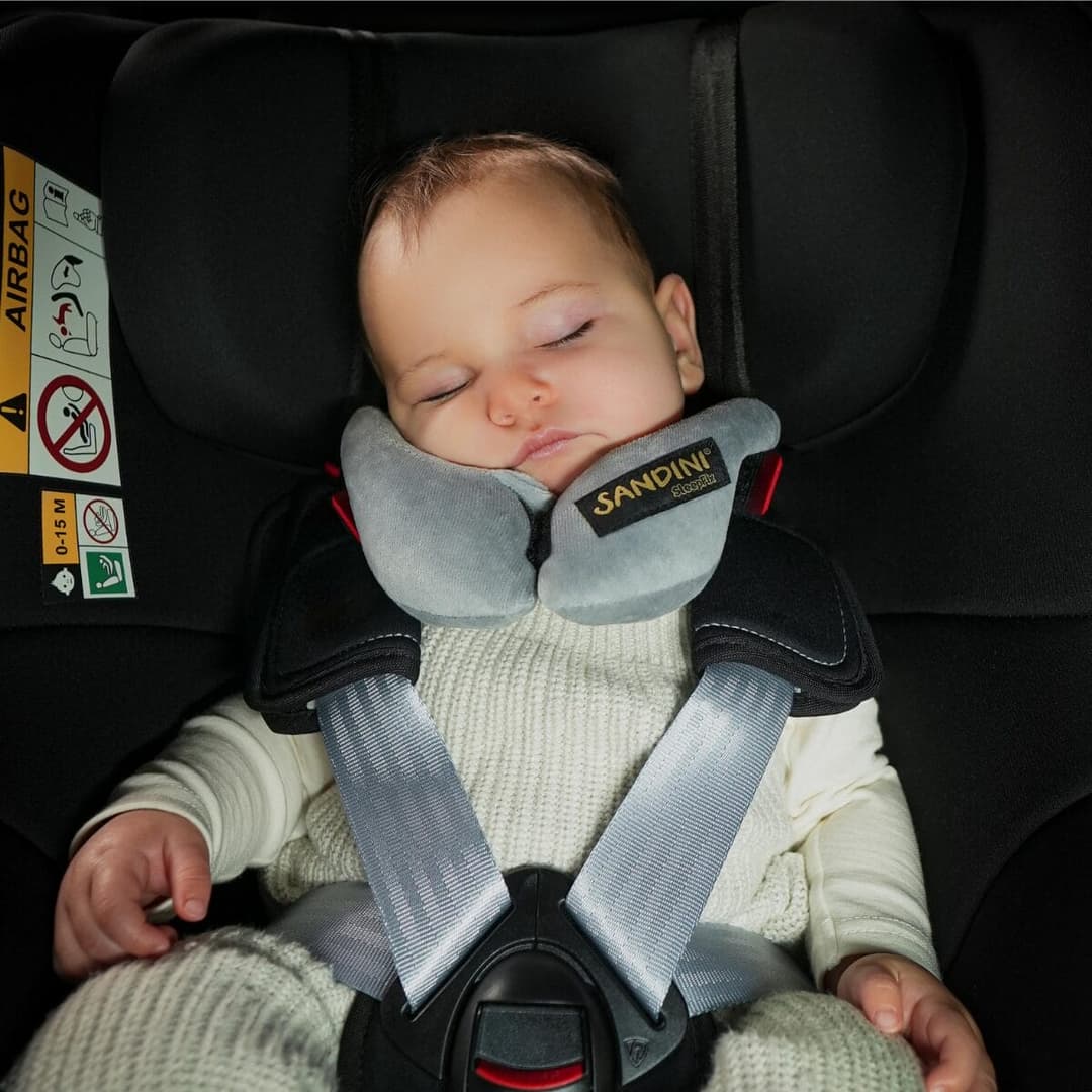 Sicherheits-Schlafkissen SleepFix von SANDINI: hält den Kopf beim Einschlafen im Autositz oder Buggy sanft in Position. ADAC empfohlen, crashgetestet.