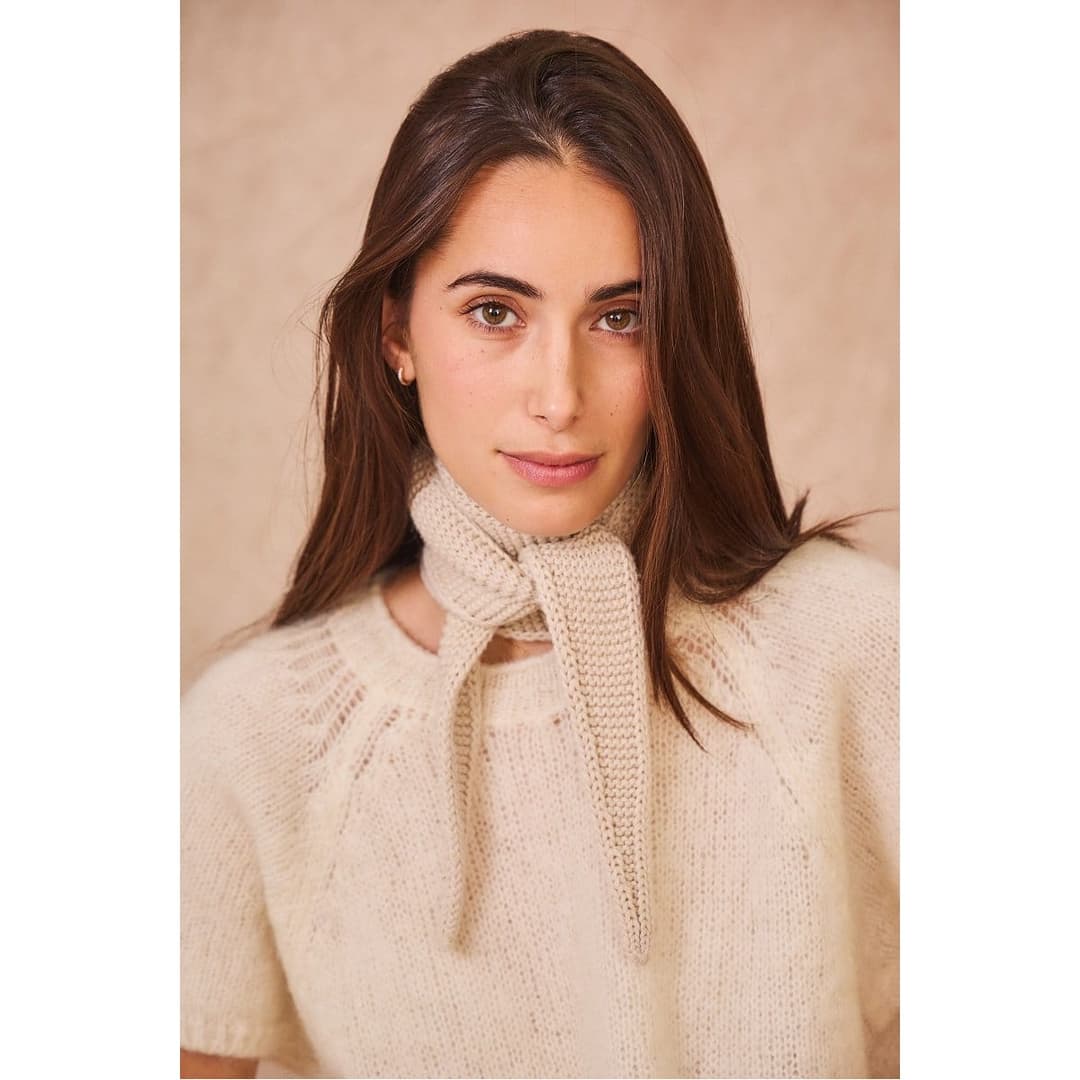 Der Sophie Scarf von Calie Paris: weiches Dreieckstuch aus Kaschmir, Merino & Viskose, in 6 Farben – ganzjährig tragbar. Jetzt entdecken bei mal ehrlich.