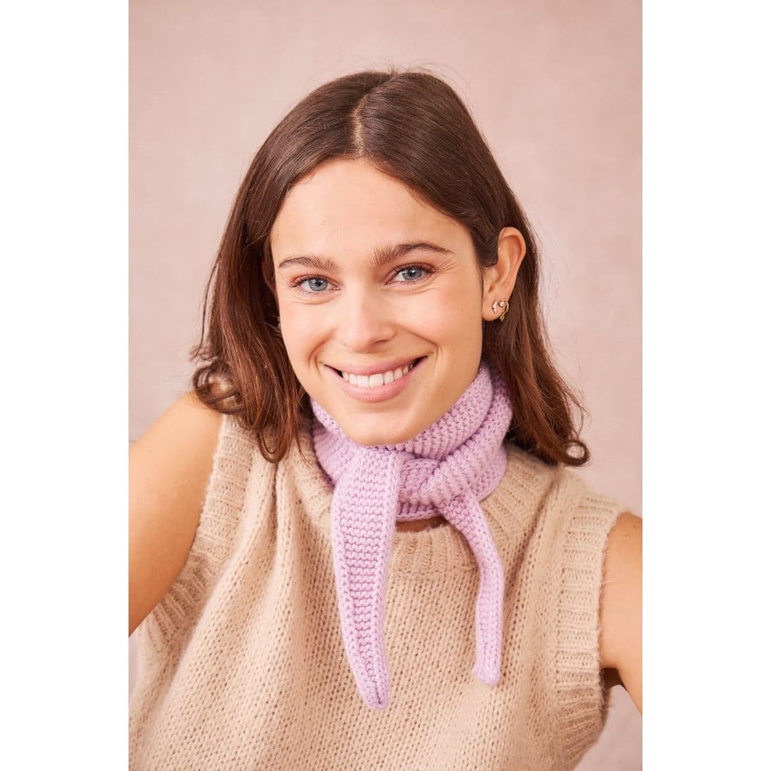 Der Sophie Scarf von Calie Paris: weiches Dreieckstuch aus Kaschmir, Merino & Viskose, in 6 Farben – ganzjährig tragbar. Jetzt entdecken bei mal ehrlich.