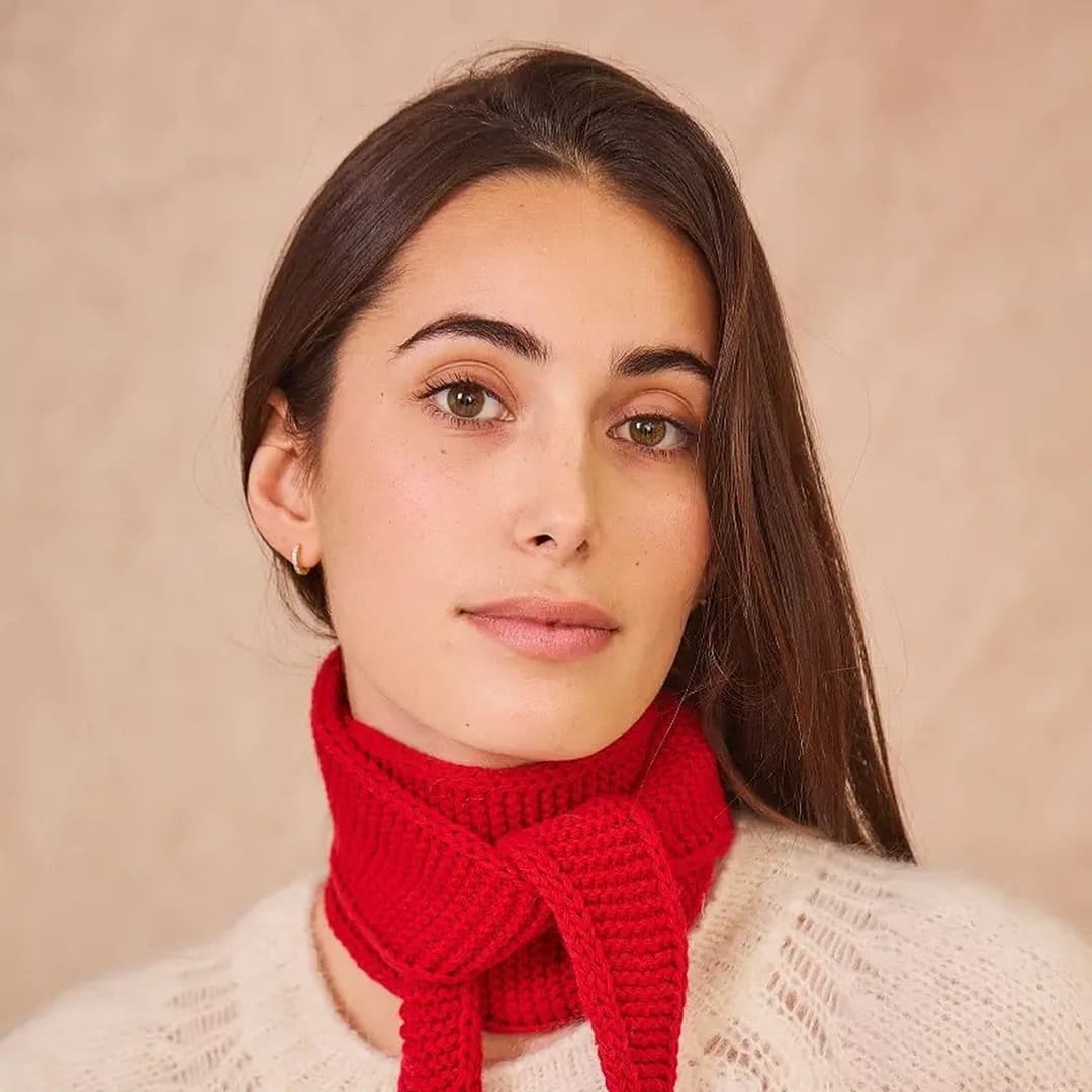 Der Sophie Scarf von Calie Paris: weiches Dreieckstuch aus Kaschmir, Merino & Viskose, in 6 Farben – ganzjährig tragbar. Jetzt entdecken bei mal ehrlich.